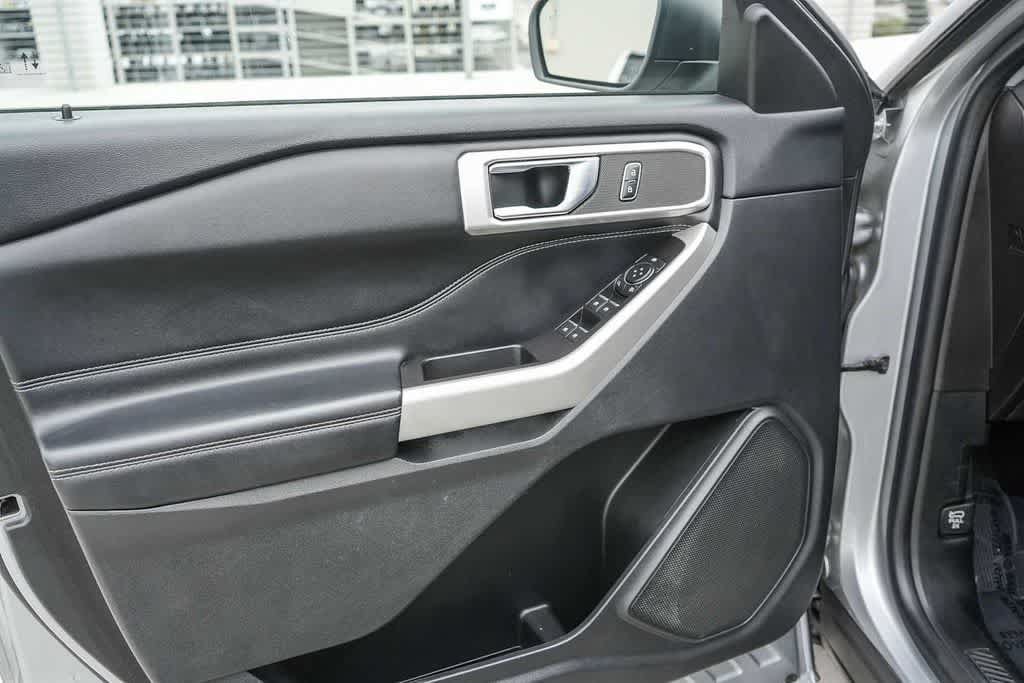 Used 2022 Ford Explorer XLT w/ Equipment Group 202A RWD image 19
