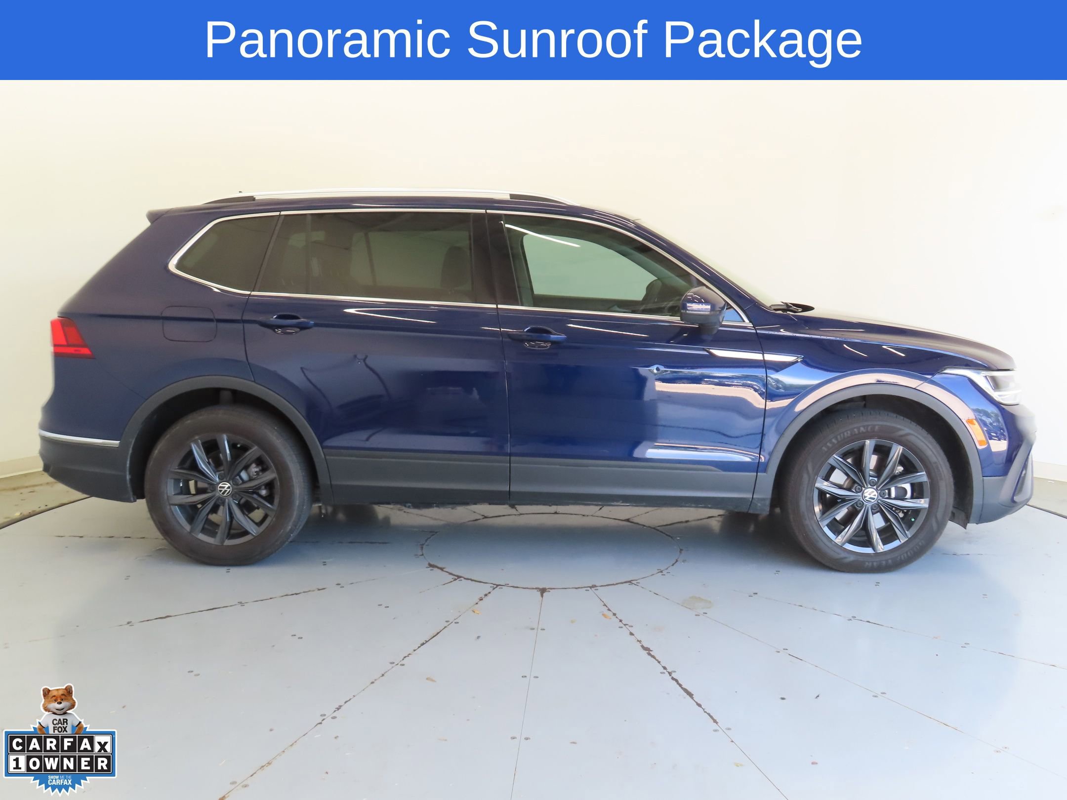 Certified 2024 Volkswagen Tiguan SE FWD image 2