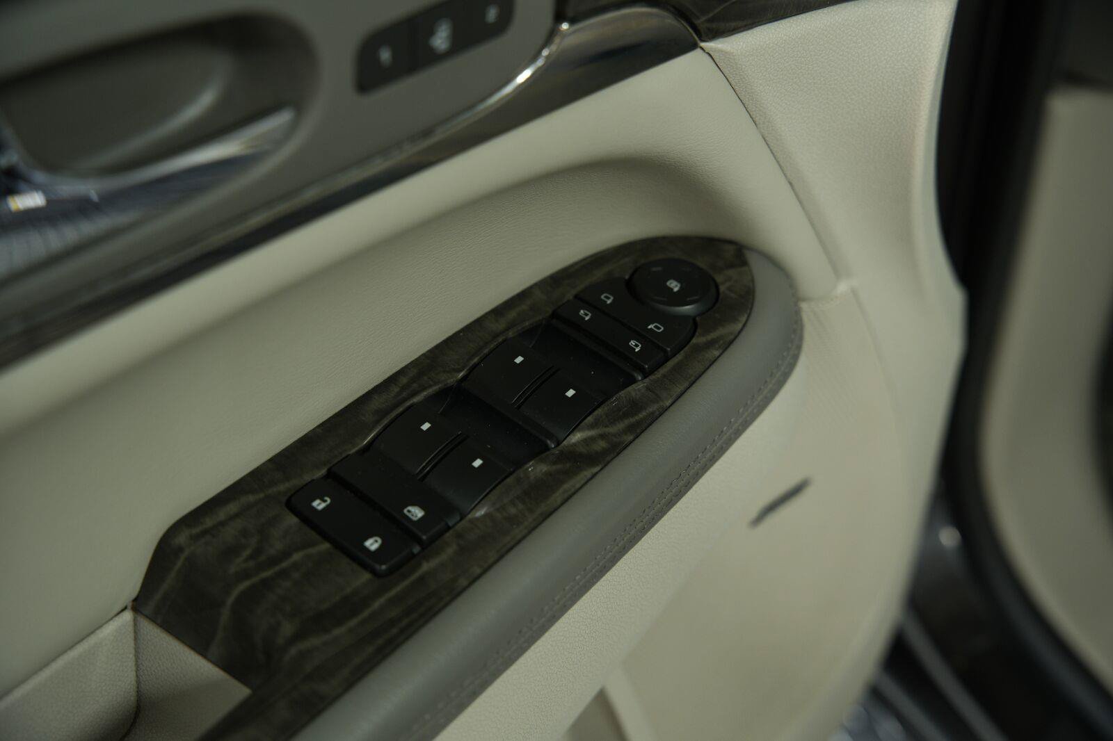 Certified 2014 Buick Enclave Premium FWD image 36