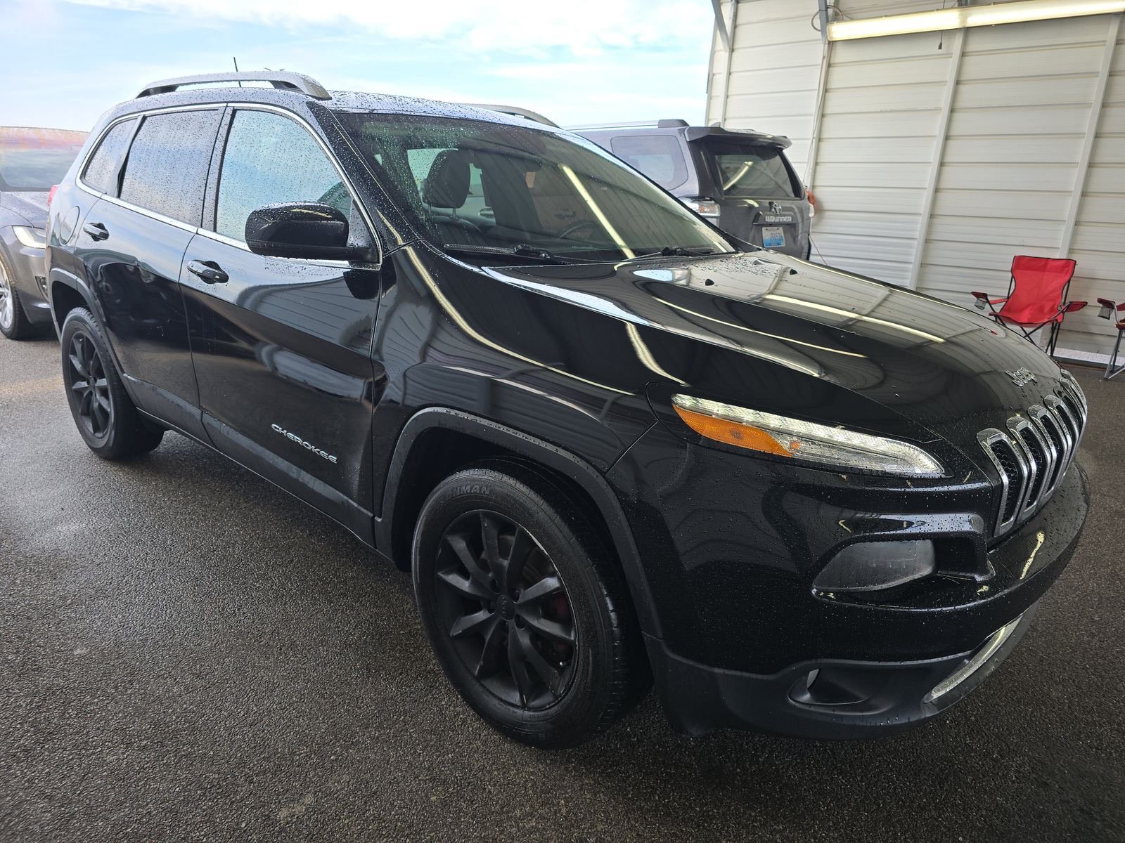 Used 2017 Jeep Cherokee Limited w/ Trailer Tow Group AWD/4WD image 3
