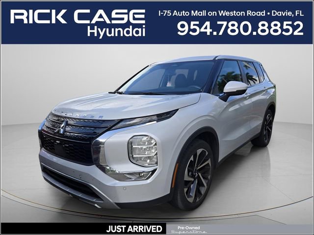 Used 2023 Mitsubishi Outlander SE FWD image 1
