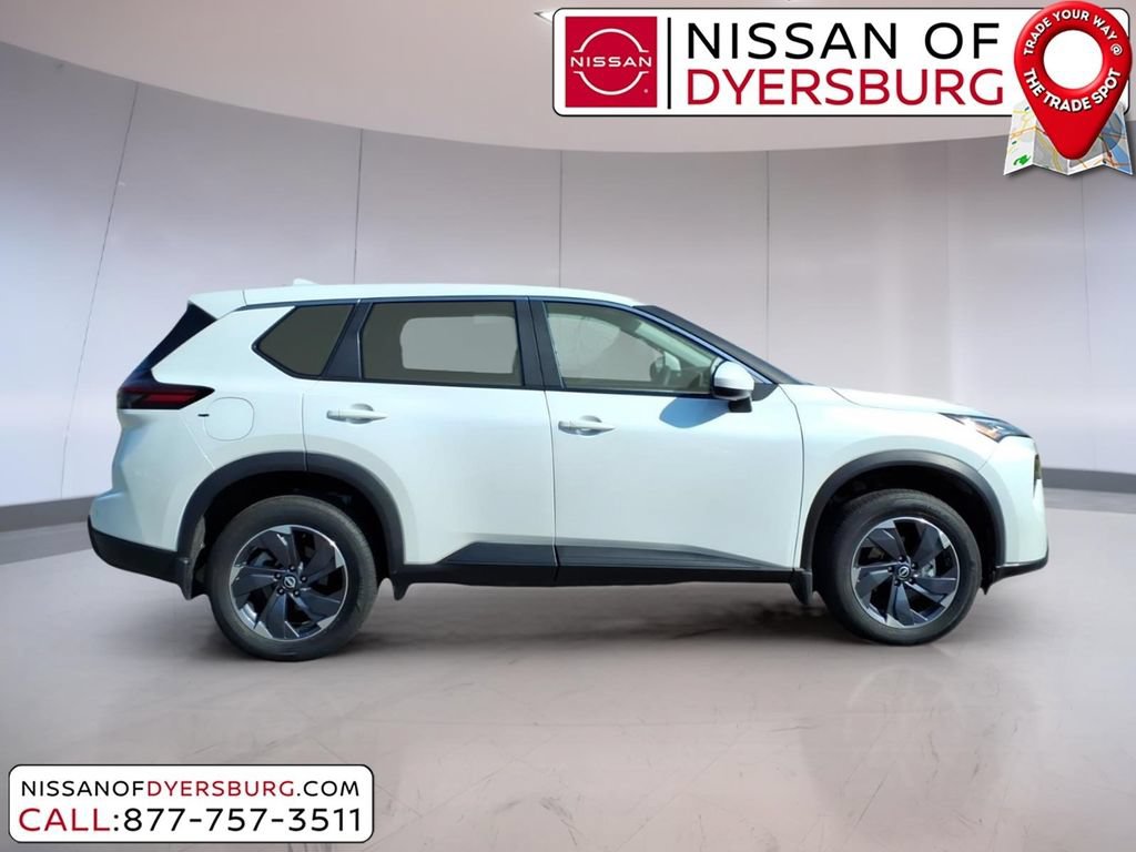 Used 2026 Nissan Rogue SV FWD image 2