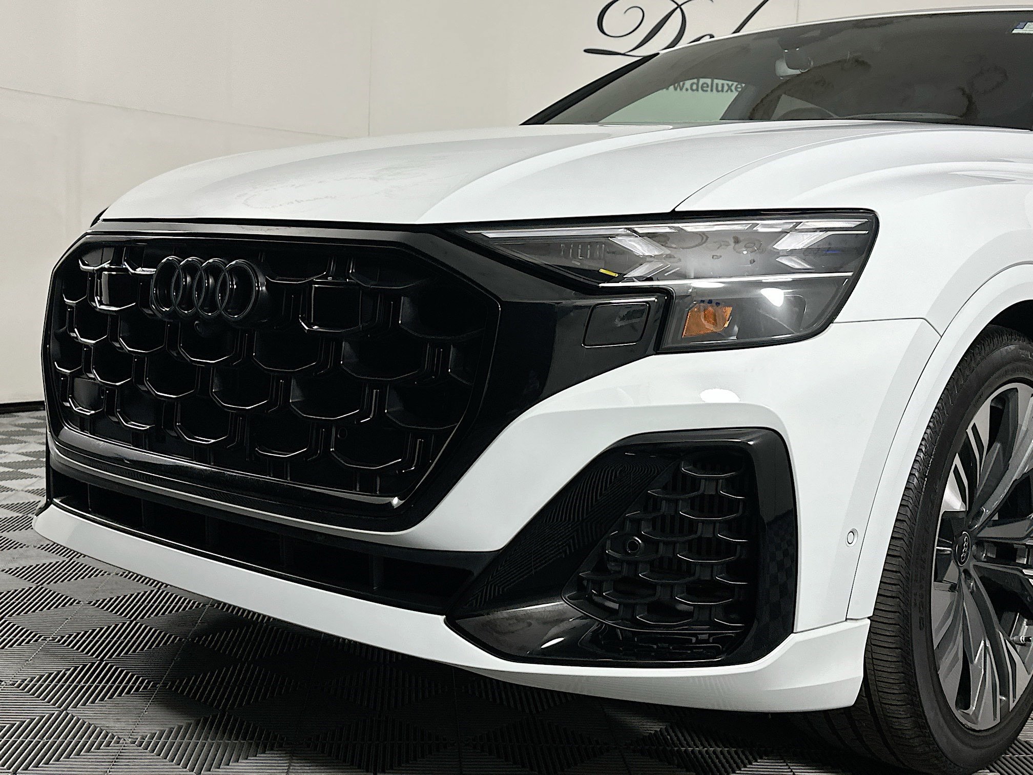 Used 2024 Audi Q8 Prestige w/ Prestige Package AWD/4WD image 32