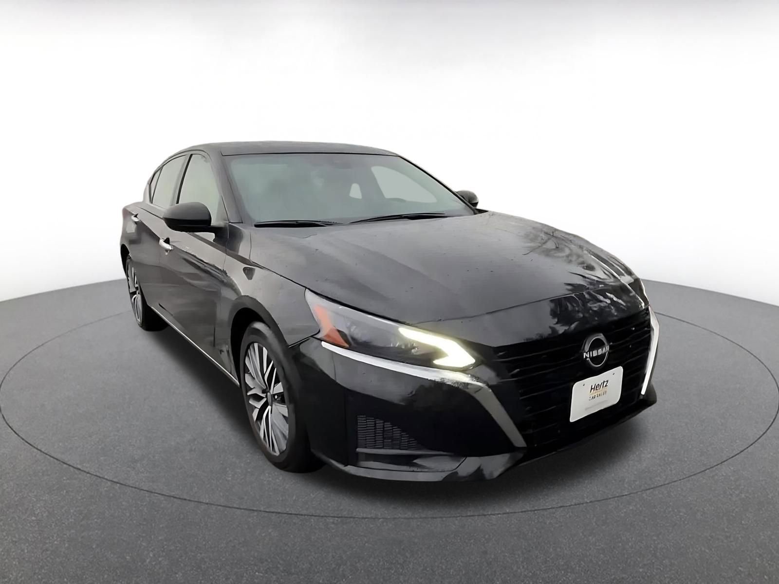Used 2025 Nissan Altima 2.5 SV image 3