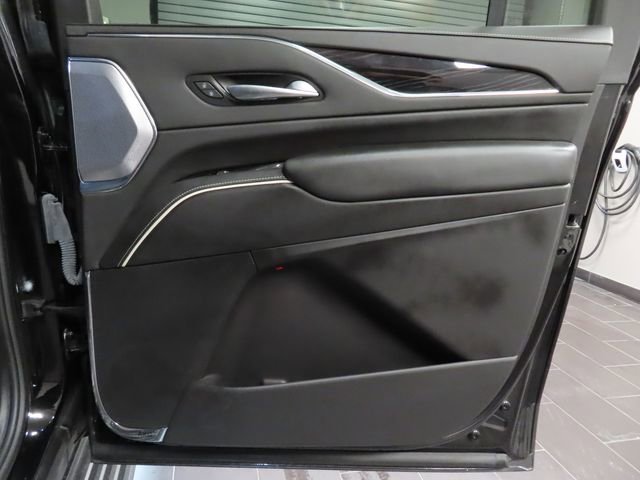 Certified 2024 Cadillac Escalade ESV V w/ LPO, ONYX Package AWD/4WD image 13