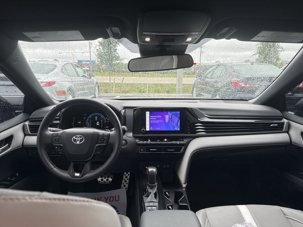 Used 2025 Toyota Camry SE image 8