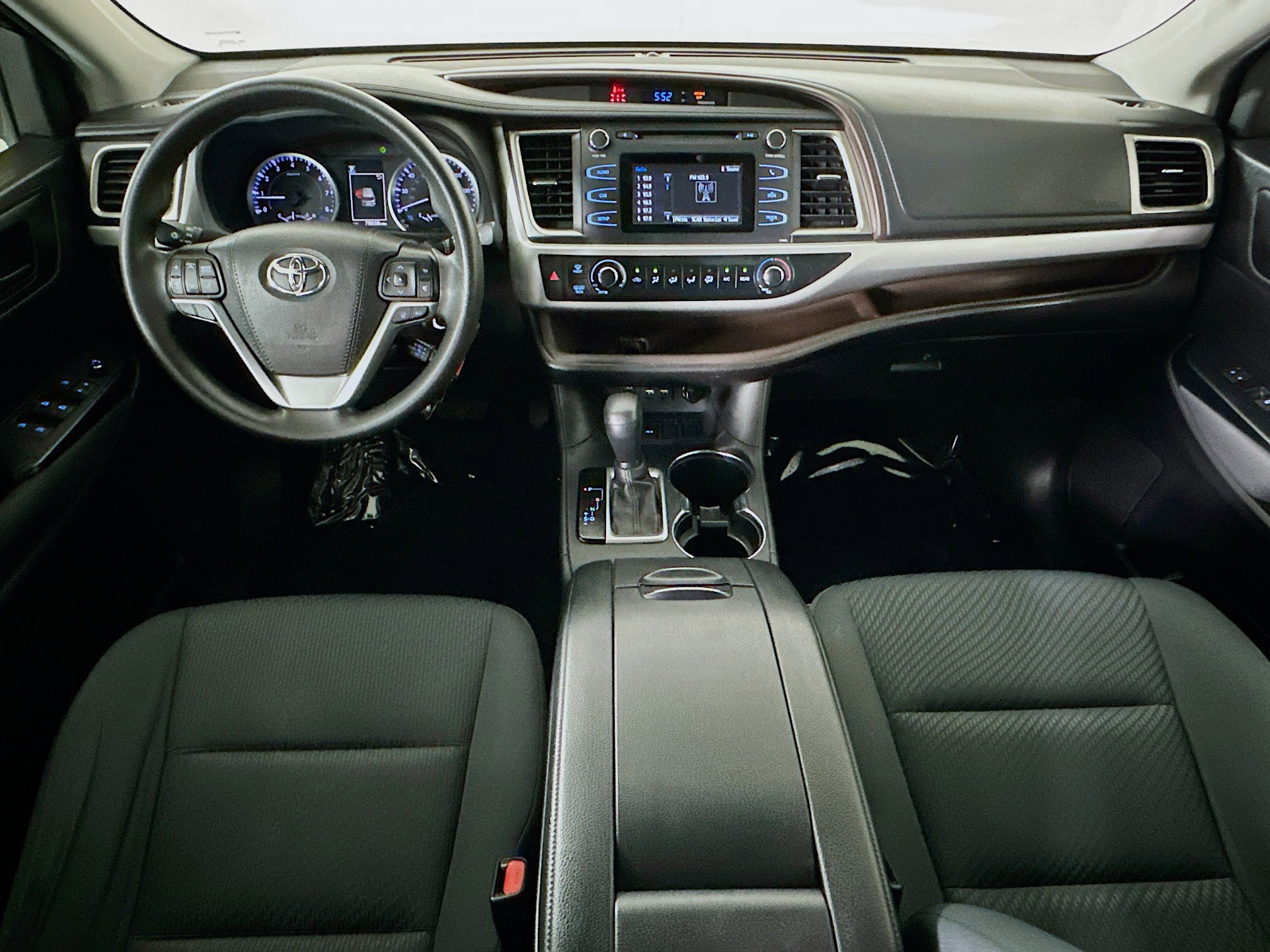 Used 2019 Toyota Highlander LE image 26