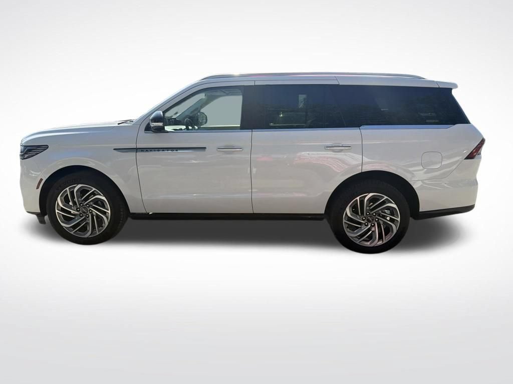 Used 2026 Lincoln Navigator Reserve AWD/4WD image 8
