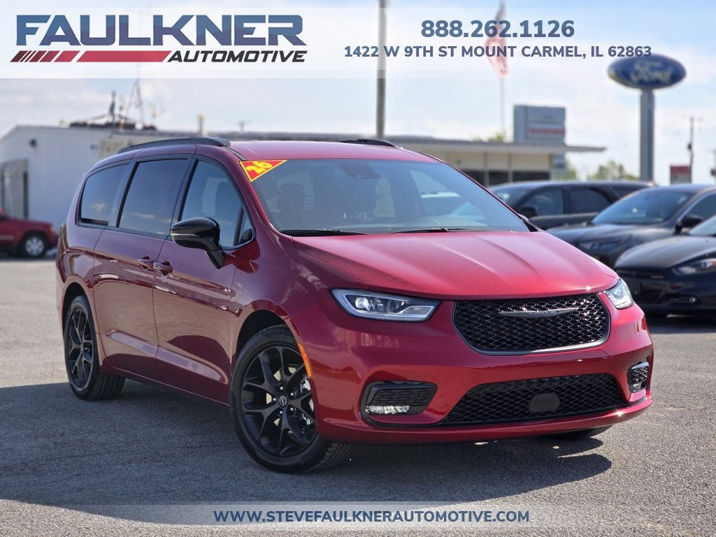 New 2026 Chrysler Pacifica Select image 1