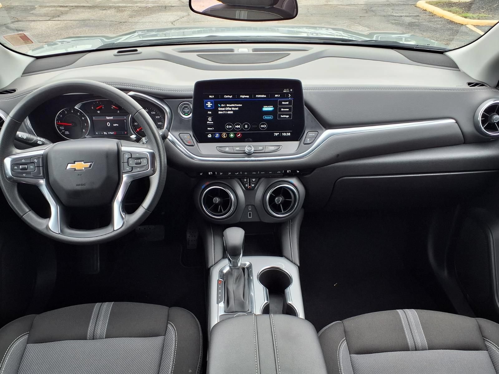 Used 2025 Chevrolet Blazer LT AWD/4WD image 3