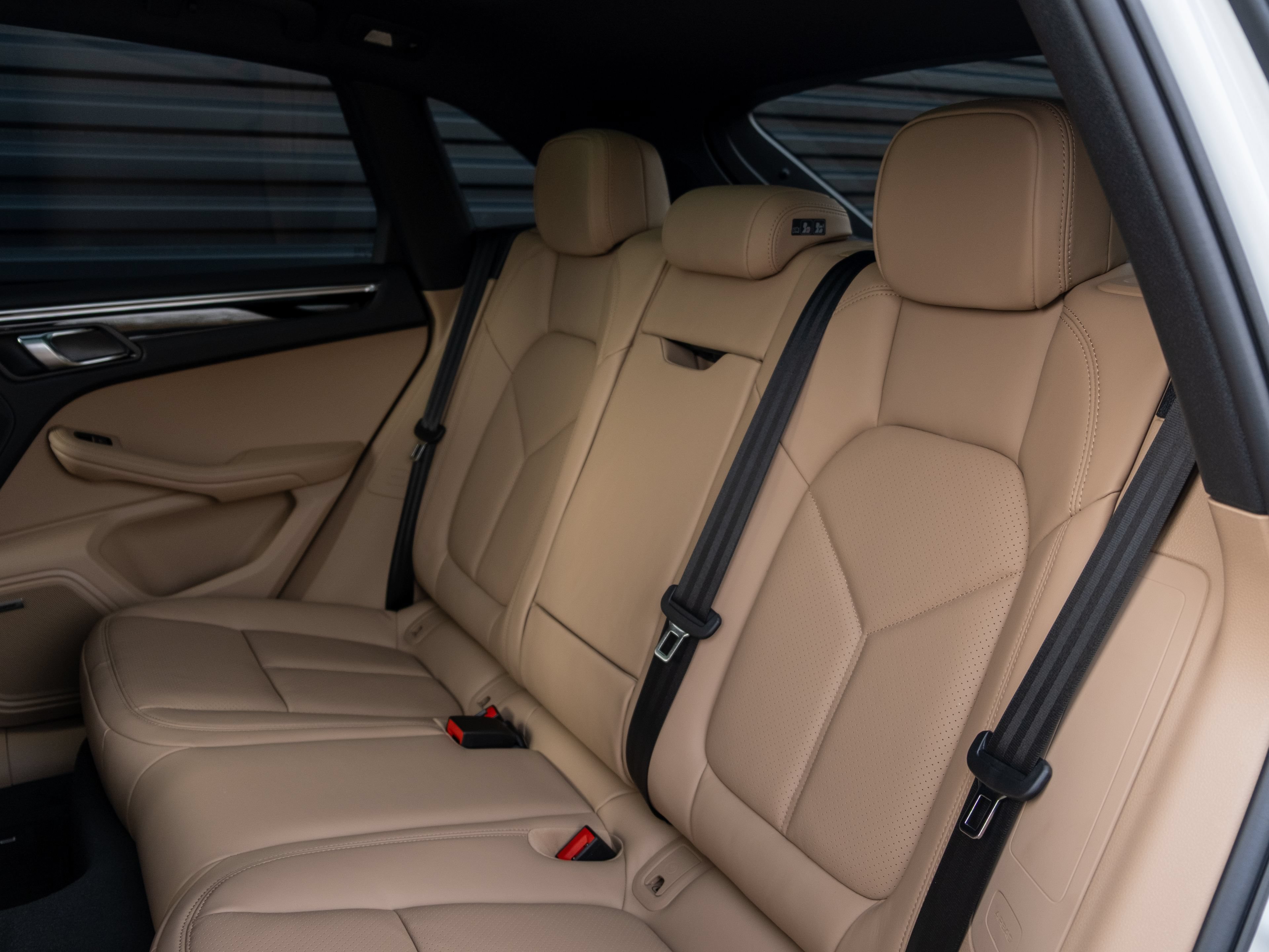 Certified 2026 Porsche Macan AWD/4WD image 36
