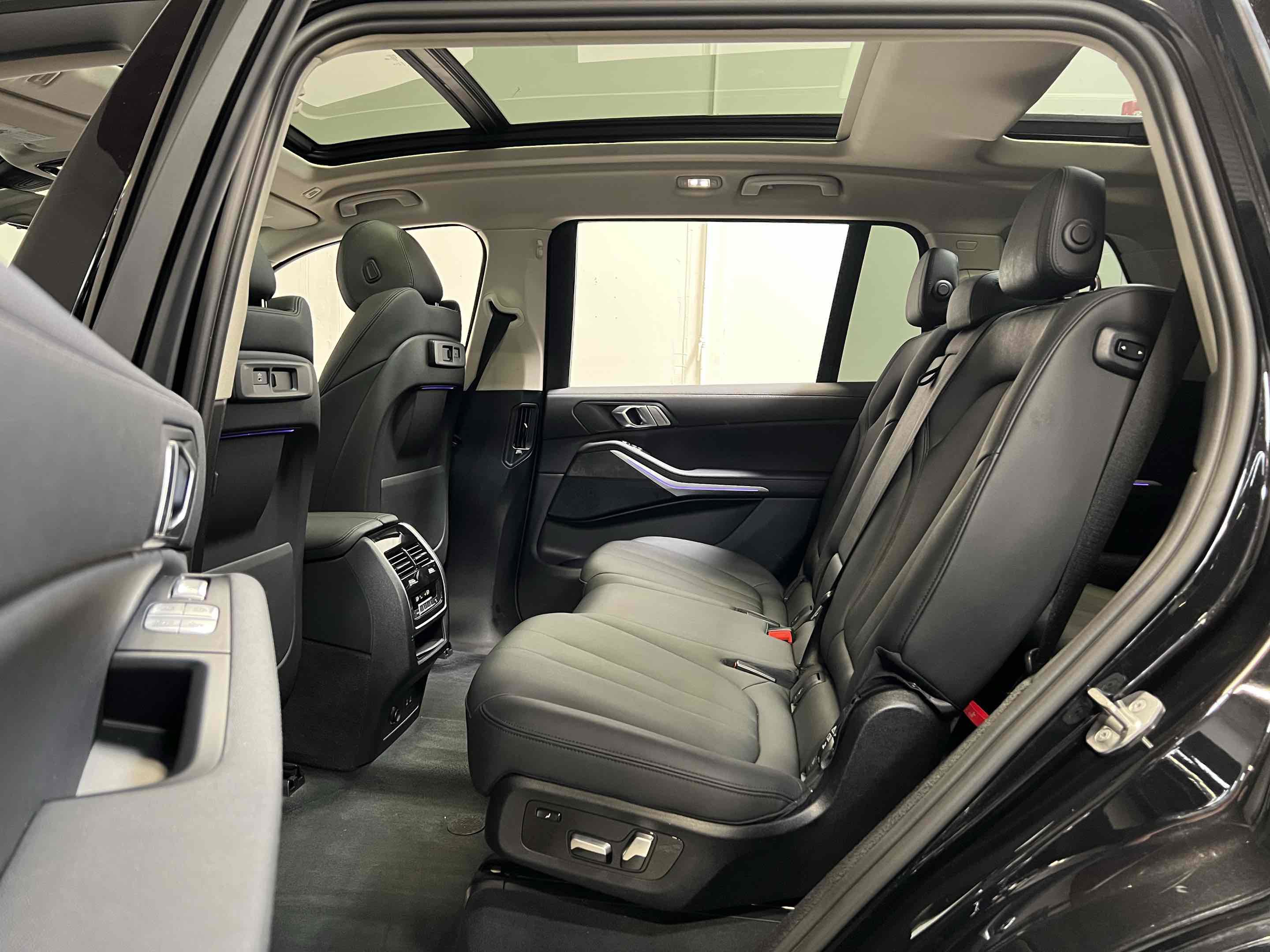 Used 2022 BMW X7 xDrive40i w/ Premium Package AWD/4WD image 33