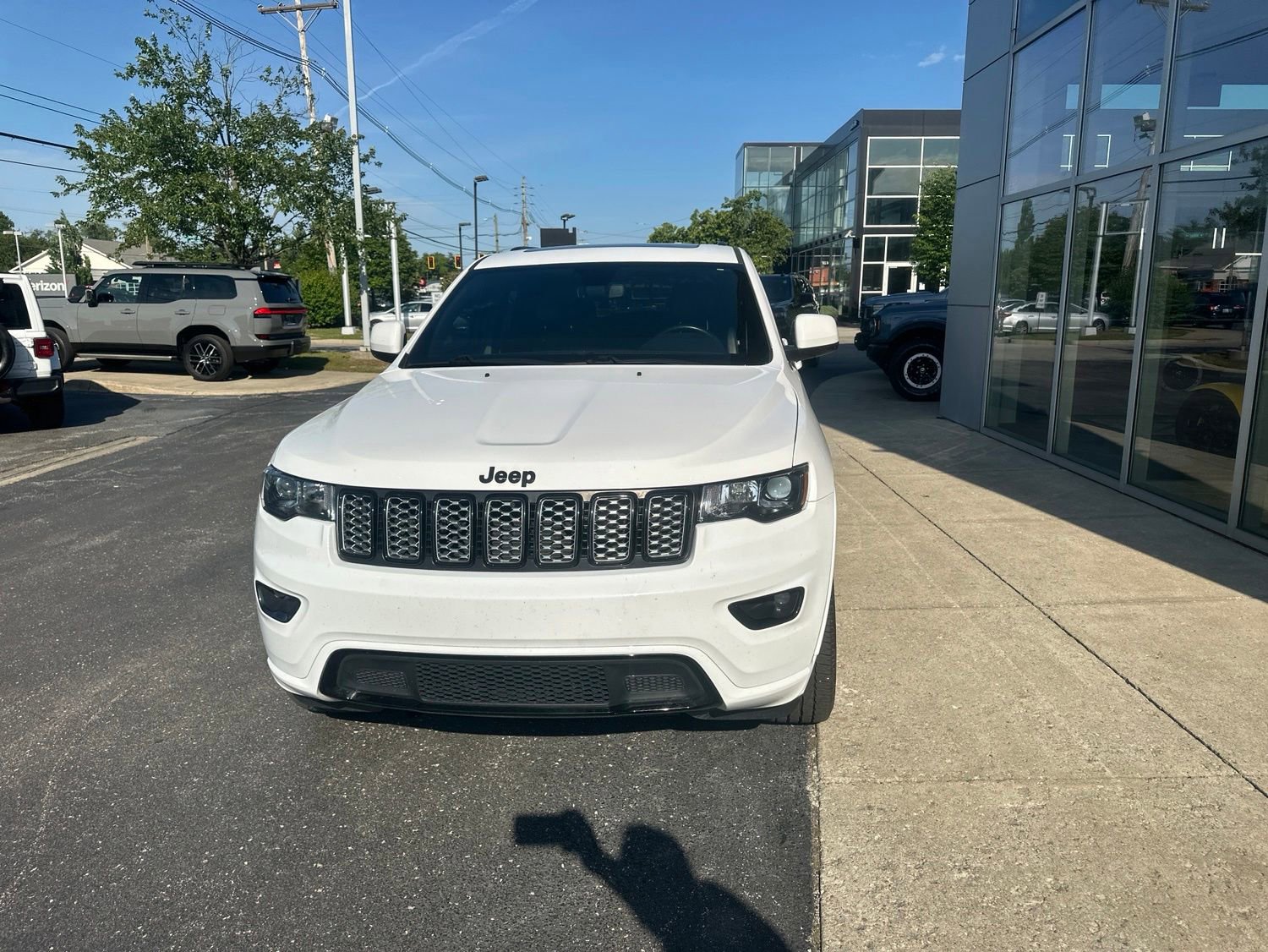 Used 2019 Jeep Grand Cherokee Altitude AWD/4WD image 7