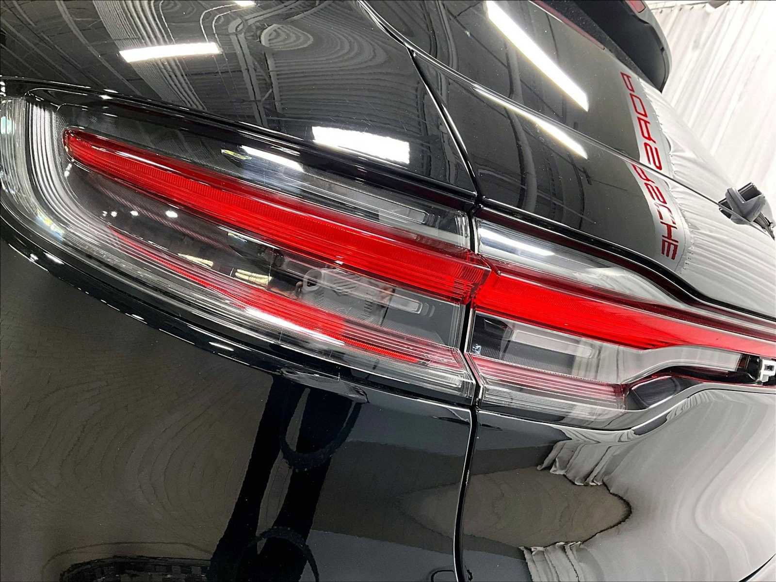 Used 2025 Porsche Macan w/ Premium Package Plus image 35