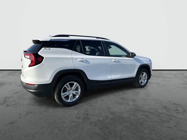 Used 2024 GMC Terrain SLE w/ Driver Convenience Package image 8