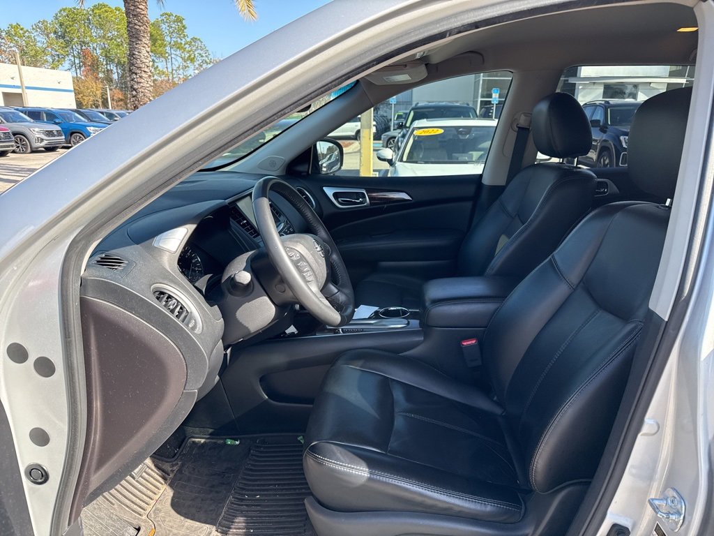 Used 2015 Nissan Pathfinder SL w/ SL Tech Package image 2