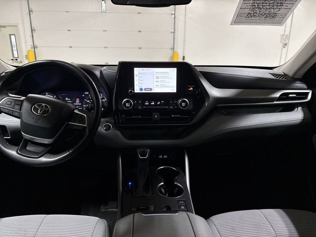 Used 2023 Toyota Highlander LE image 10