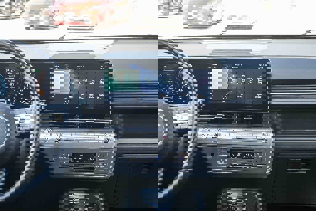 Used 2024 Hyundai Kona SEL image 13