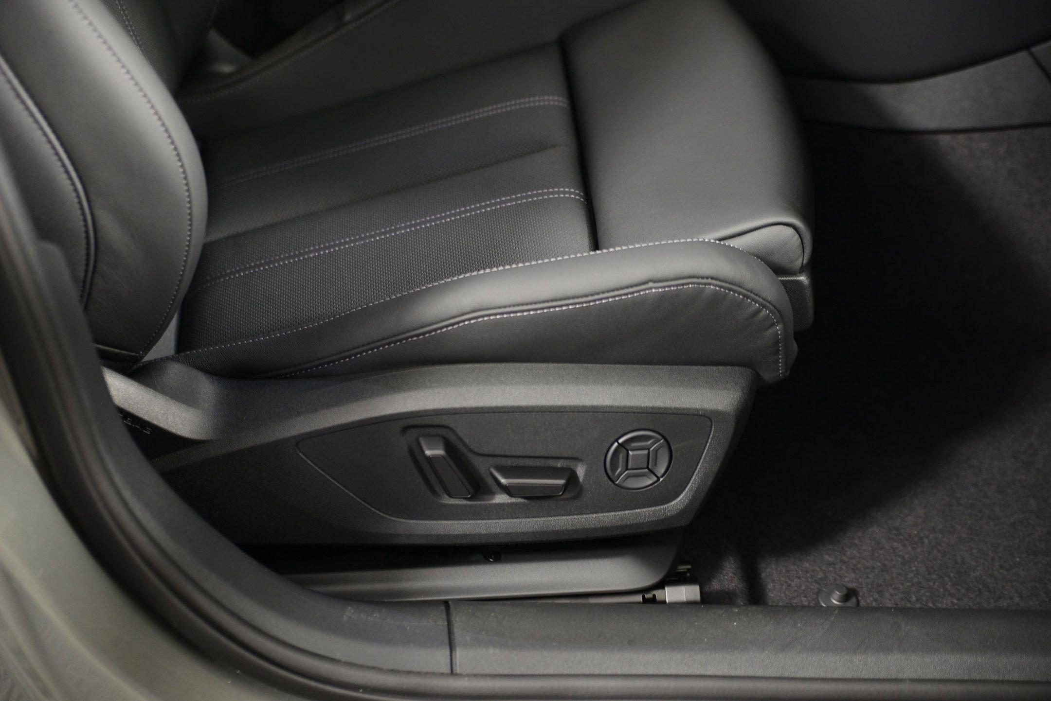 New 2025 Audi A5 Premium Plus w/ Premium Plus AWD/4WD image 11