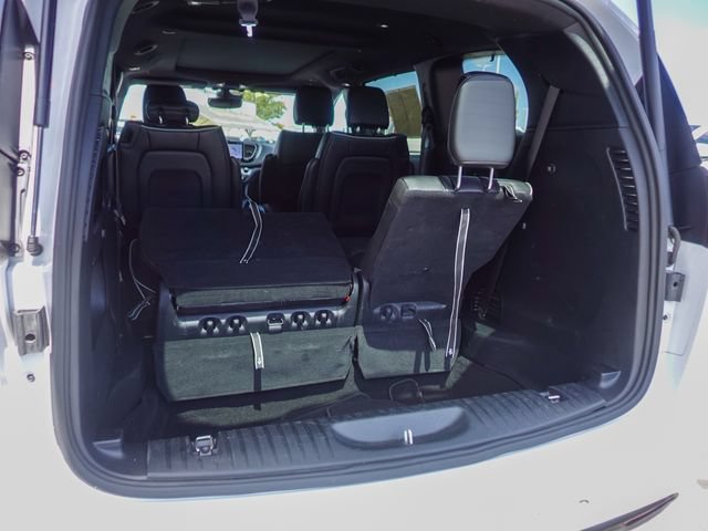 Used 2025 Chrysler Pacifica Limited FWD image 28