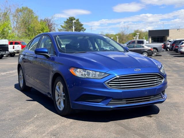 Used 2018 Ford Fusion SE FWD image 2
