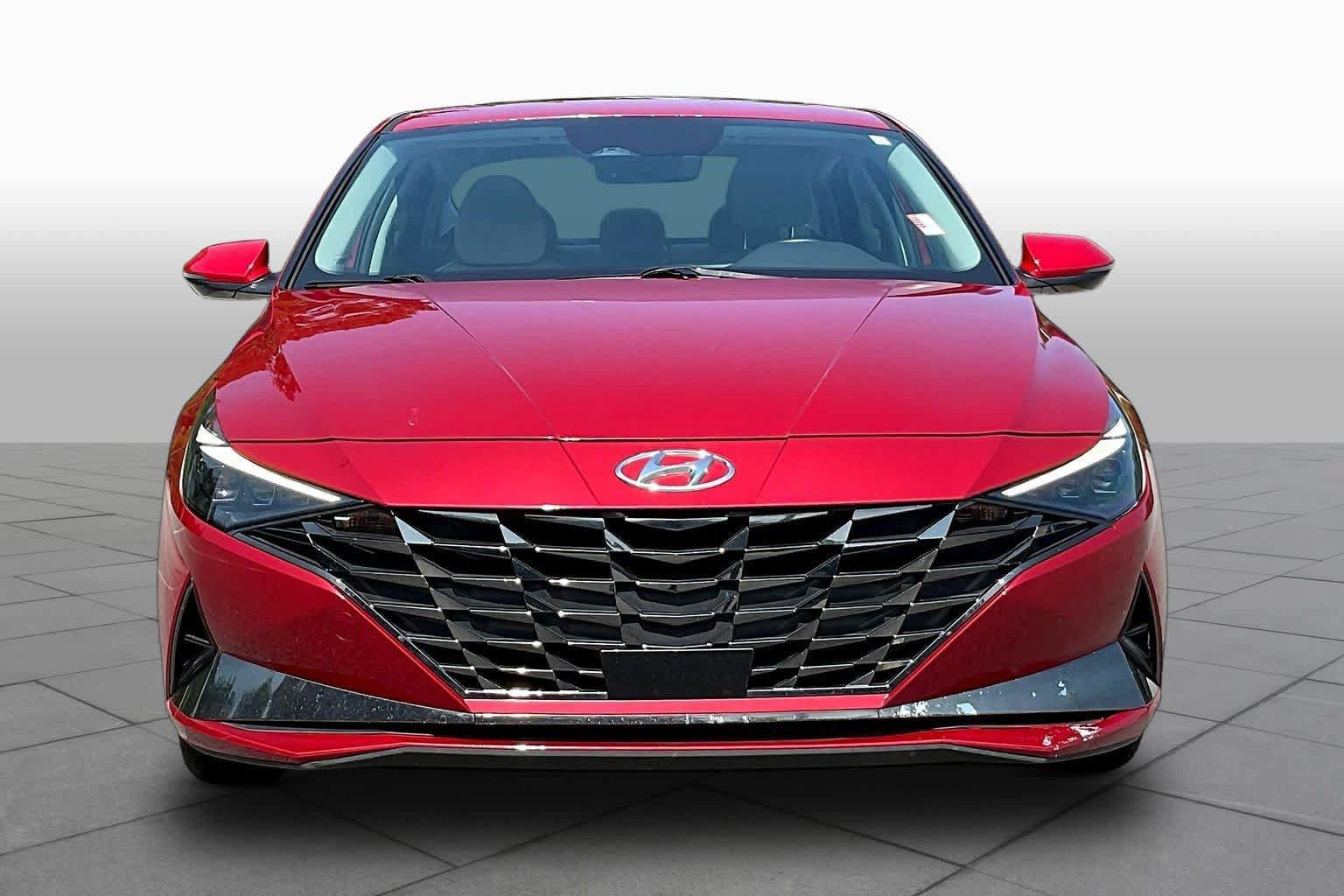Used 2022 Hyundai Elantra Limited FWD image 4