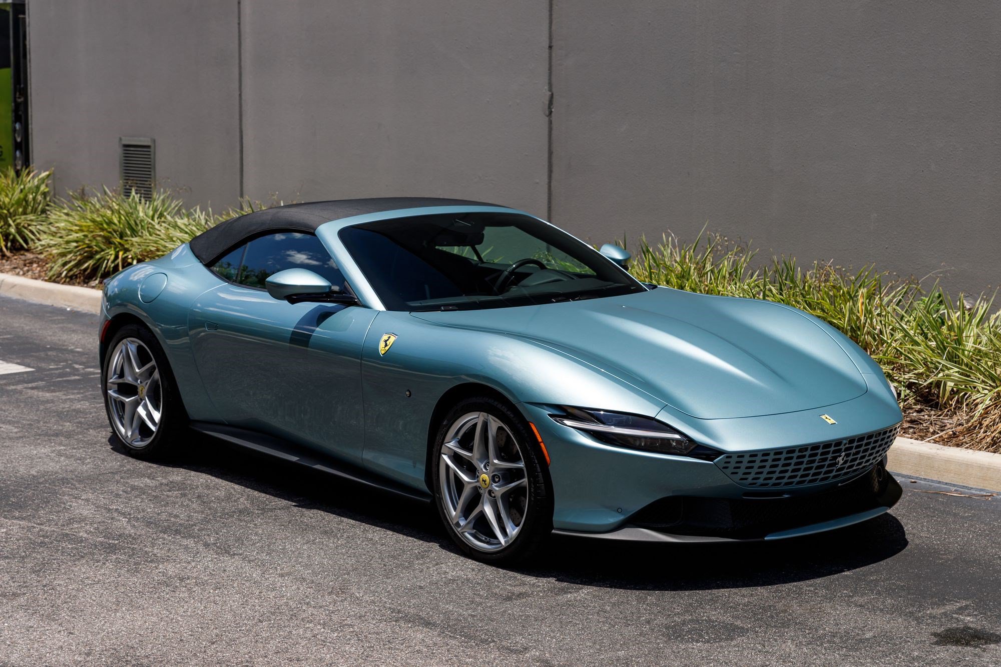 Used 2026 Ferrari Roma Spider RWD image 7