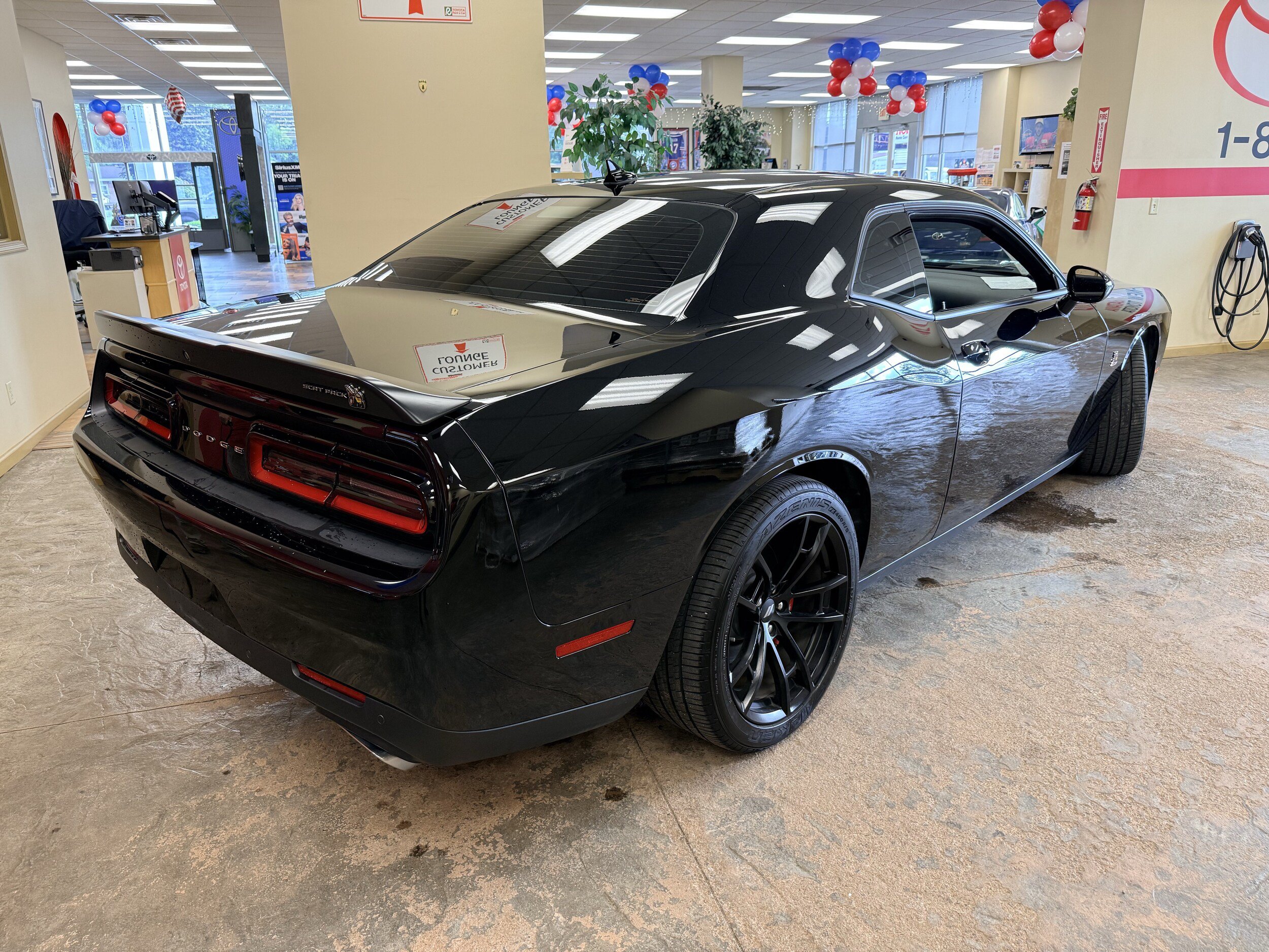 Used 2022 Dodge Challenger R/T Scat Pack w/ Dynamics Package RWD image 13