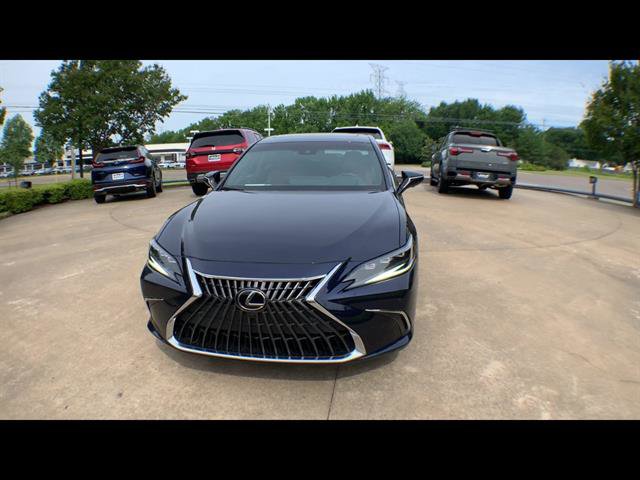 Certified 2025 Lexus ES 300h Ultra Luxury w/ Accessory Package (Z2) FWD image 3