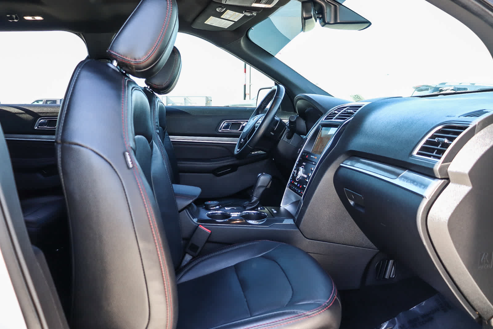 Used 2019 Ford Explorer Sport w/ Equipment Group 401A AWD/4WD image 17