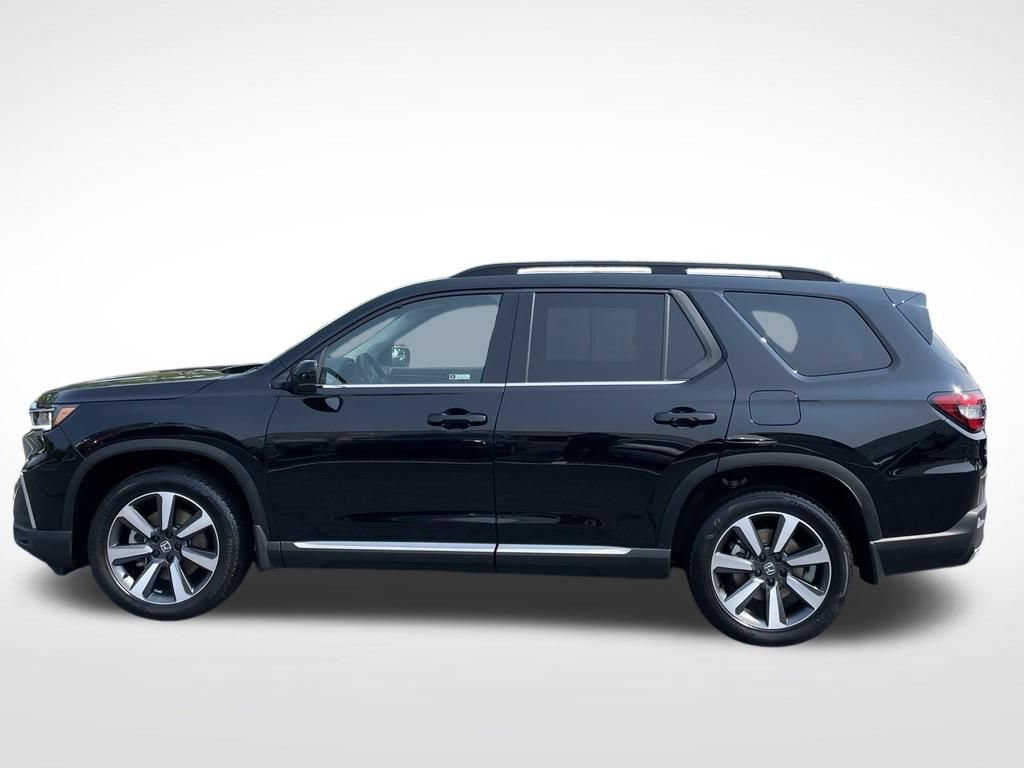 Certified 2025 Honda Pilot Touring image 2