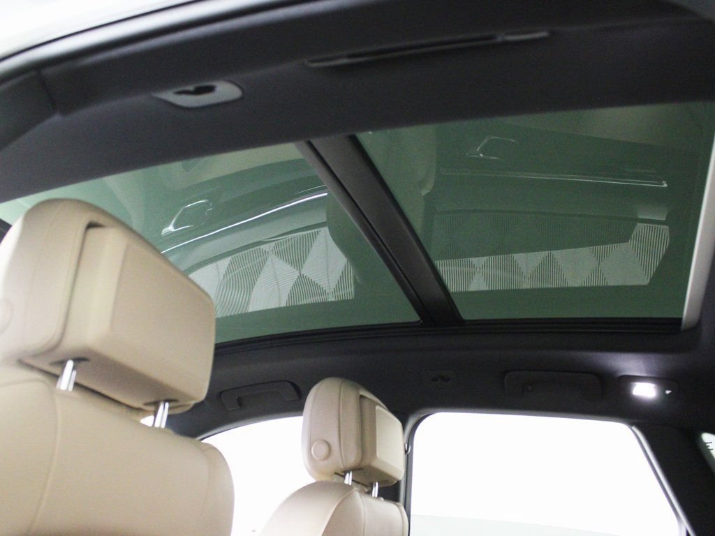 Certified 2026 Porsche Macan AWD/4WD image 19