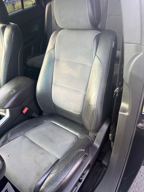 Used 2015 Ford Explorer XLT w/ Equipment Group 202B AWD/4WD image 12