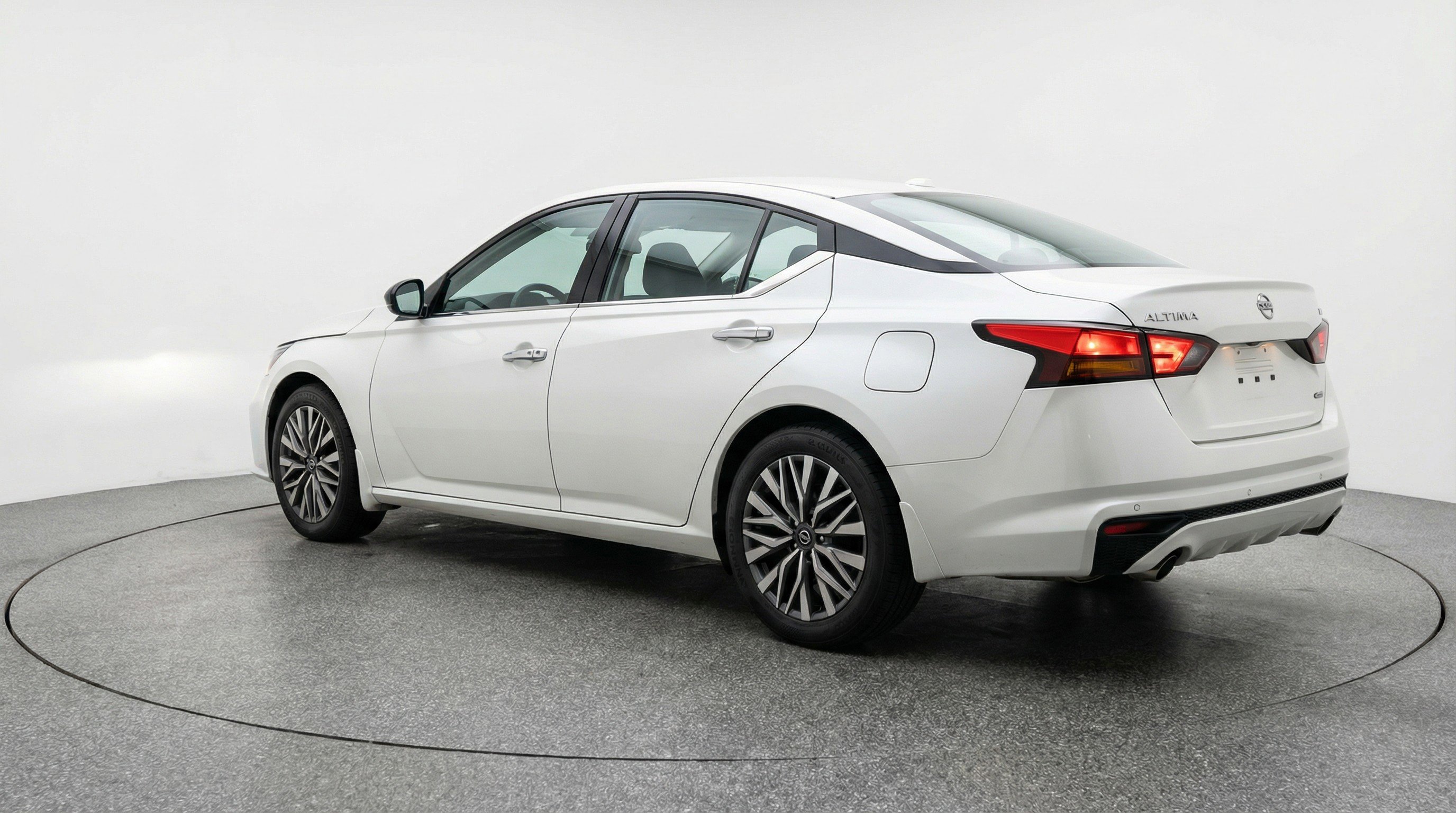 Used 2025 Nissan Altima 2.5 SV image 6
