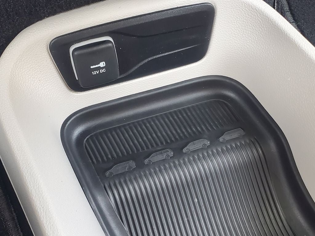 Used 2024 Chrysler Pacifica Touring-L FWD image 22