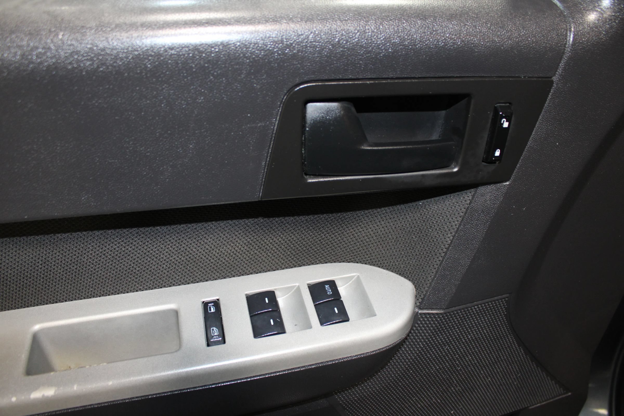 Used 2010 Ford Escape XLT FWD image 9