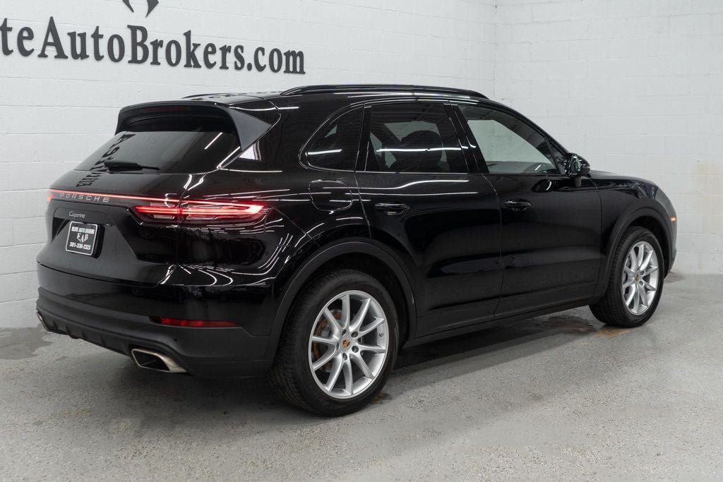 Used 2023 Porsche Cayenne AWD/4WD image 6