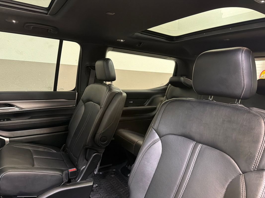 Used 2023 Jeep Wagoneer Series II RWD image 29