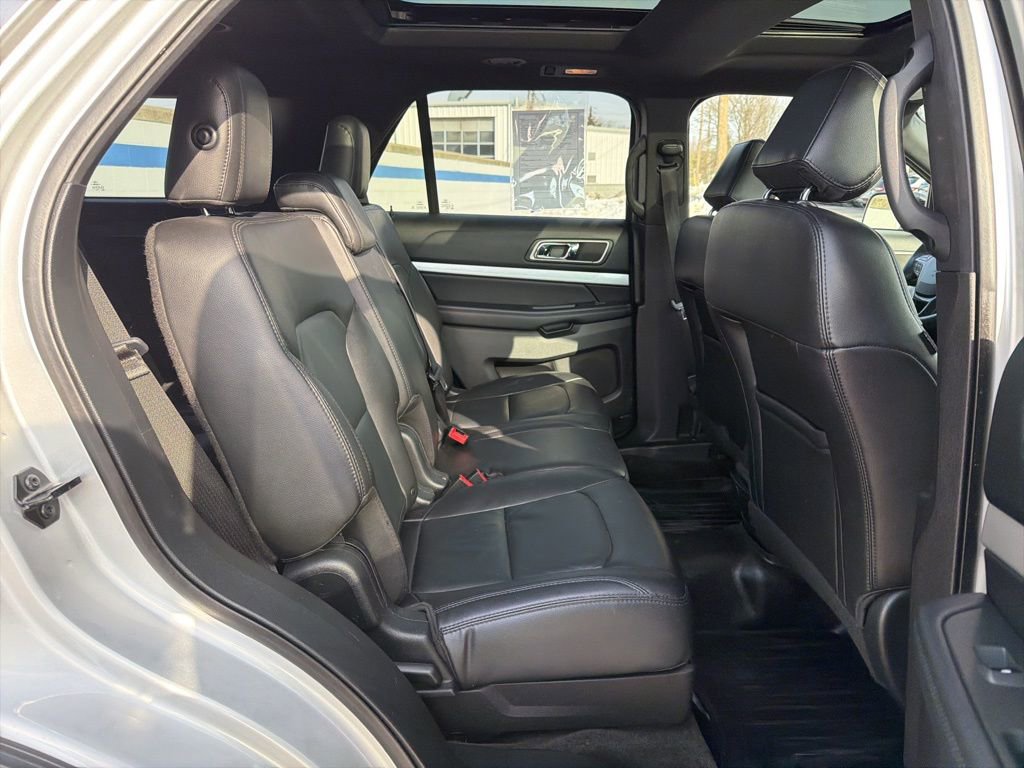 Used 2017 Ford Explorer XLT w/ Equipment Group 202A image 24