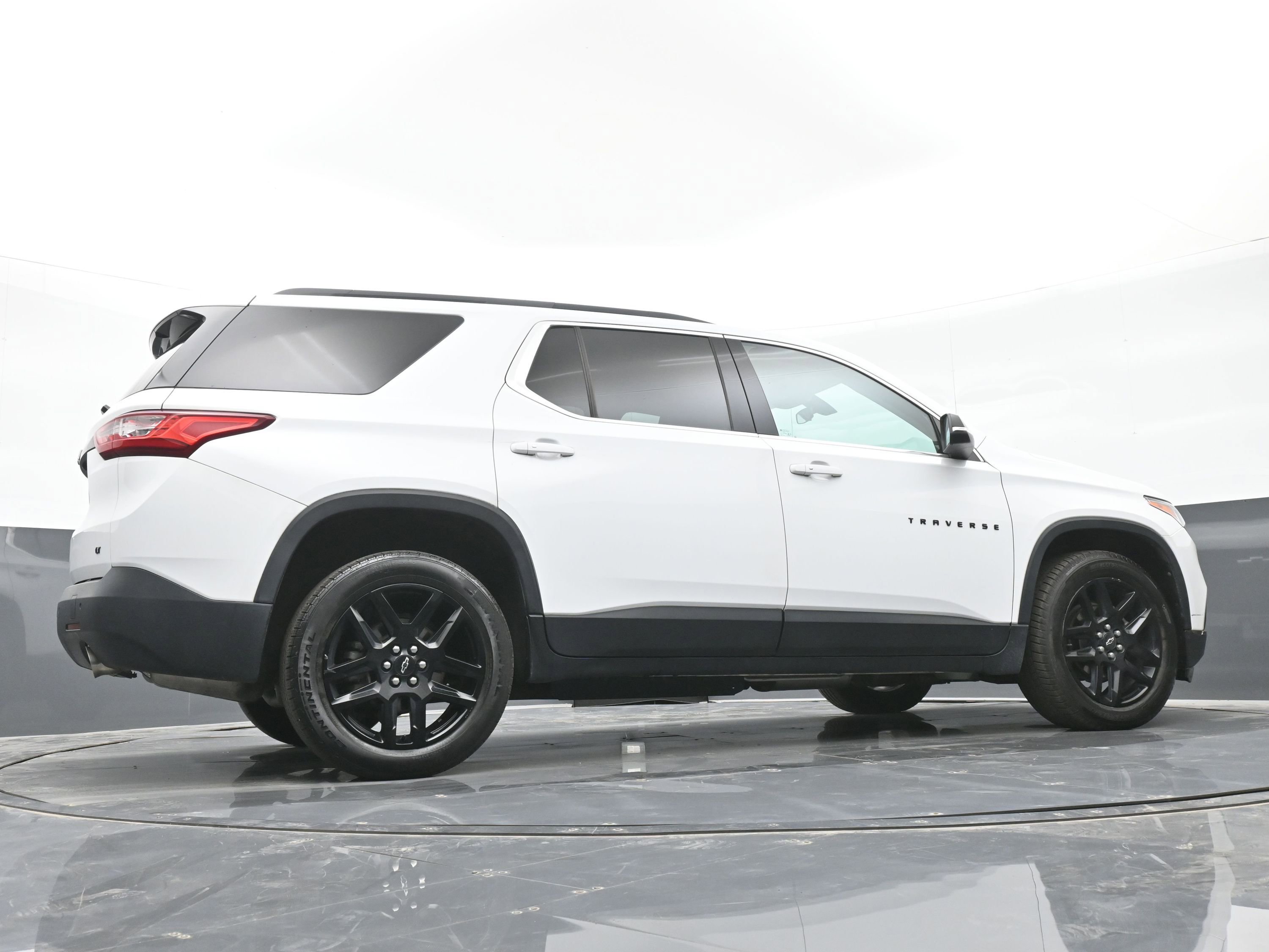 Used 2021 Chevrolet Traverse LT w/ LPO, Blackout Package image 41