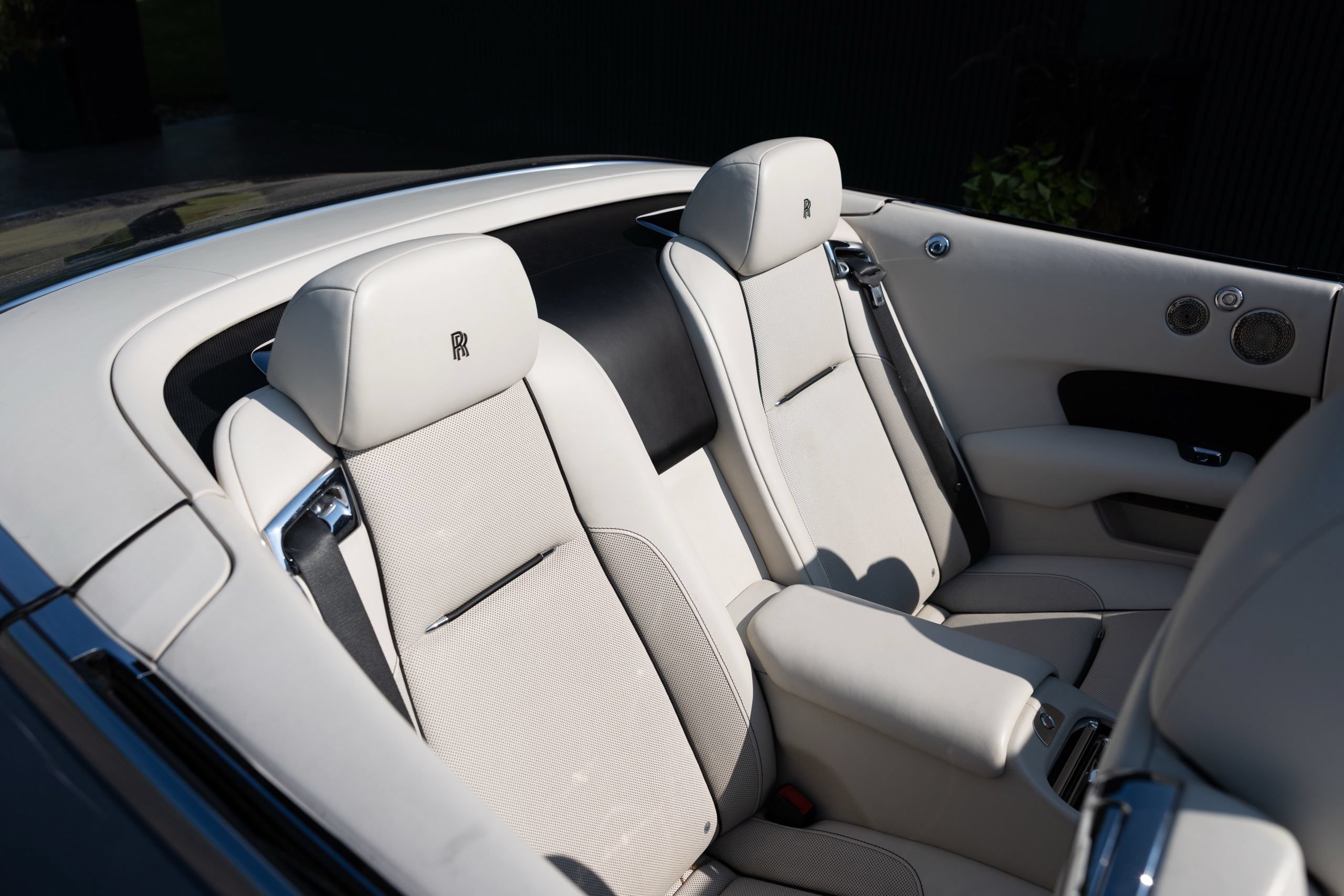 Used 2017 Rolls-Royce Dawn RWD image 4