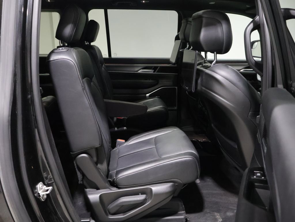 Used 2024 Jeep Wagoneer L Series II image 26