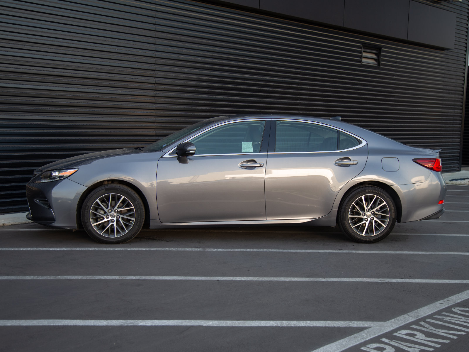 Used 2017 Lexus ES 350 FWD image 2