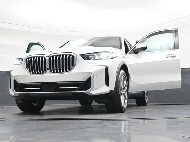 Used 2024 BMW X5 xDrive40i w/ Premium Package AWD/4WD image 47