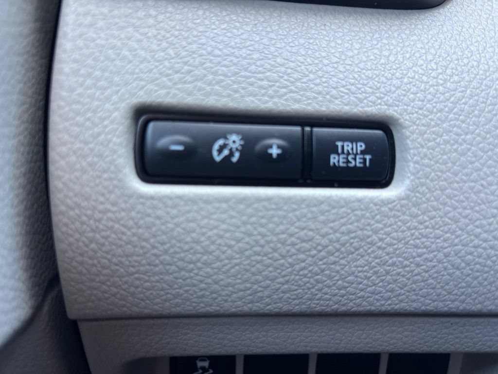 Used 2018 Nissan Rogue Sport SV w/ SV All-Weather Package AWD/4WD image 38