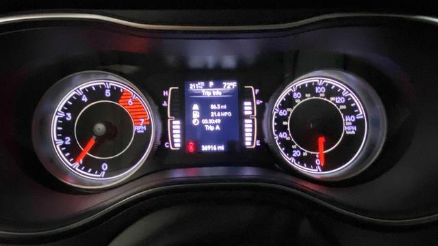 Used 2020 Jeep Cherokee Latitude Plus AWD/4WD image 18