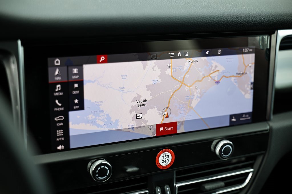 Certified 2024 Porsche Macan image 41