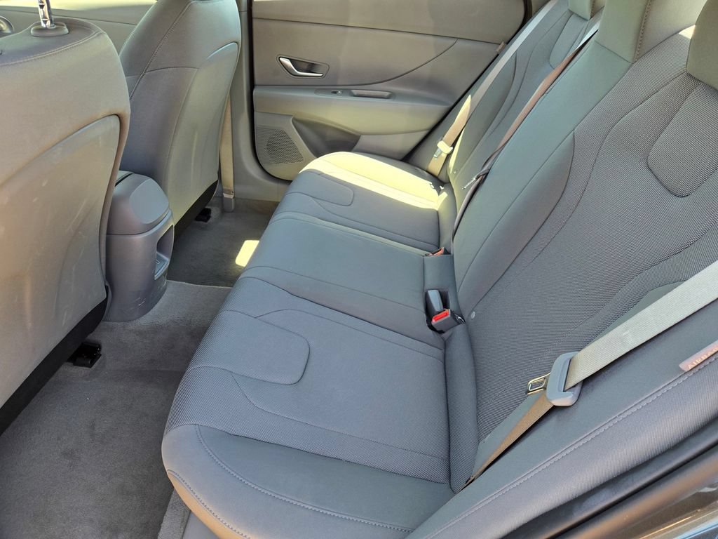 Used 2026 Hyundai Elantra SE FWD image 10