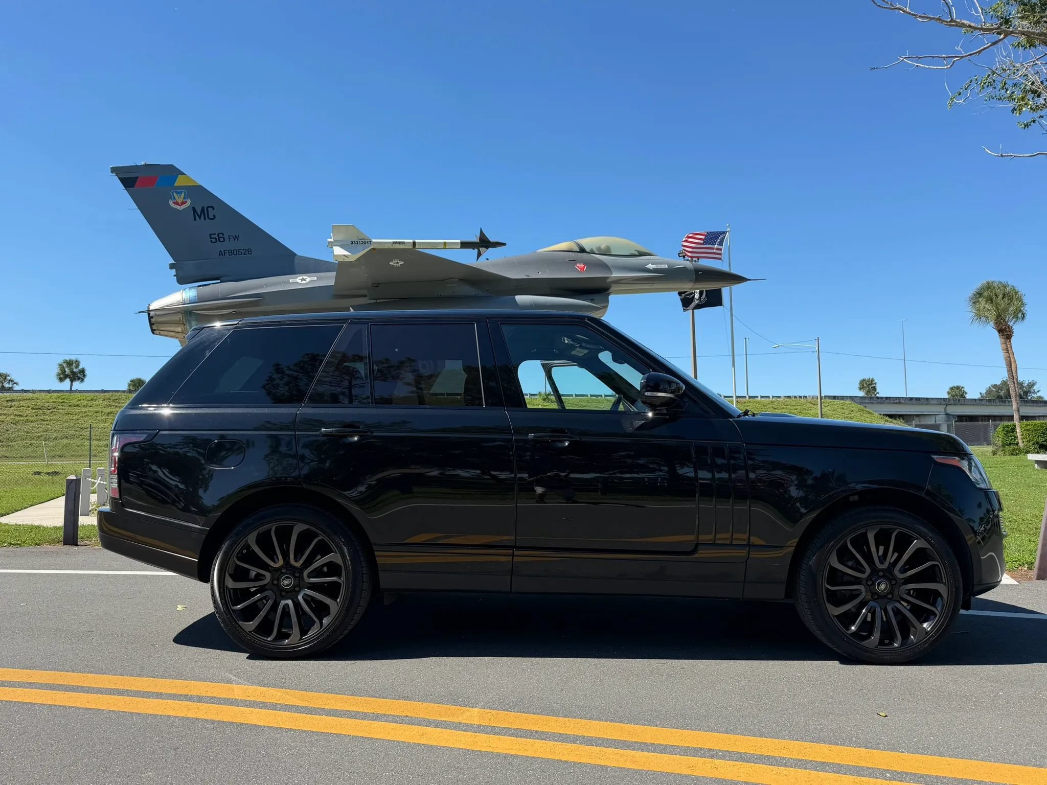 Used 2014 Land Rover Range Rover Supercharged AWD/4WD image 1