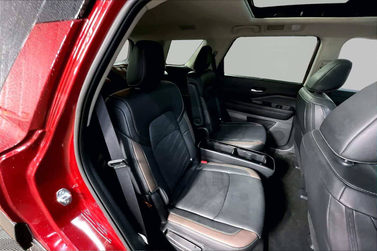 Used 2025 Nissan Pathfinder Platinum FWD image 20
